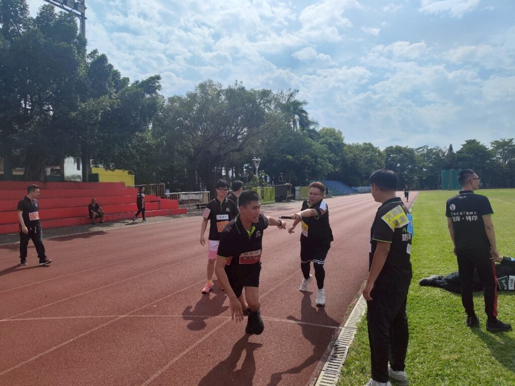 各區出動運動好手爭取大隊接力比賽冠軍