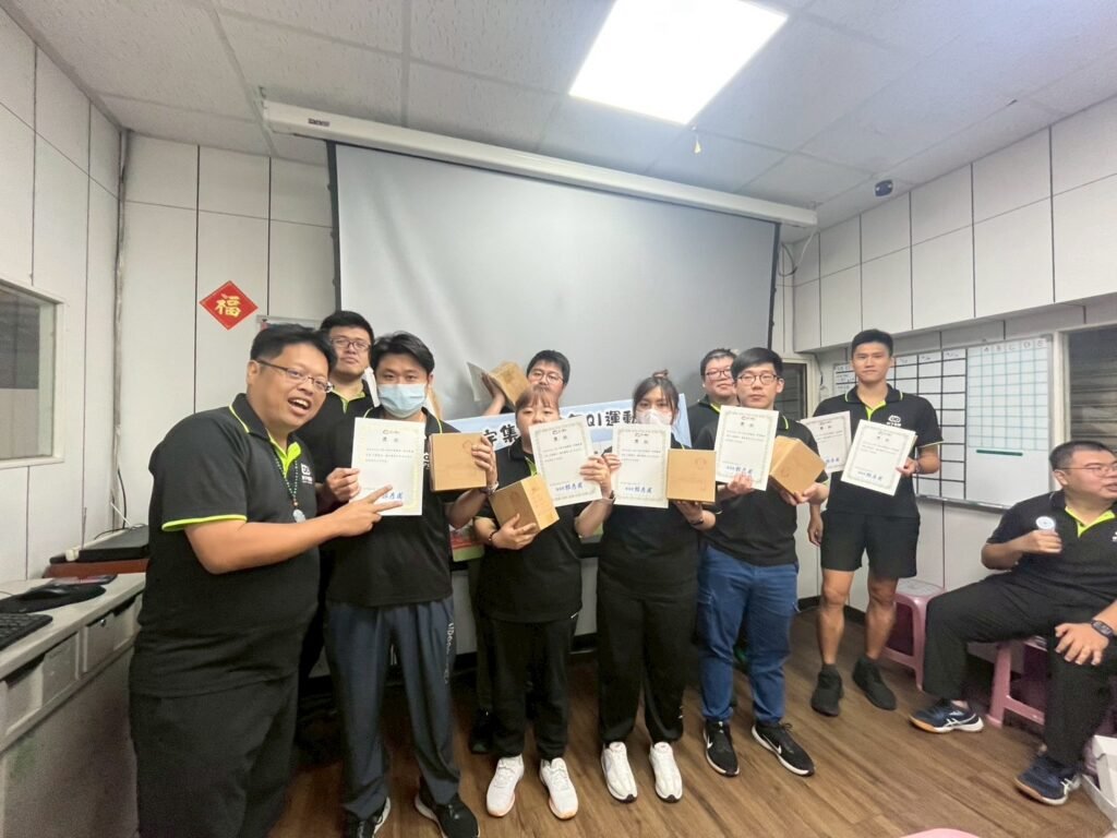 優勝隊伍獲得精美禮物及獎狀