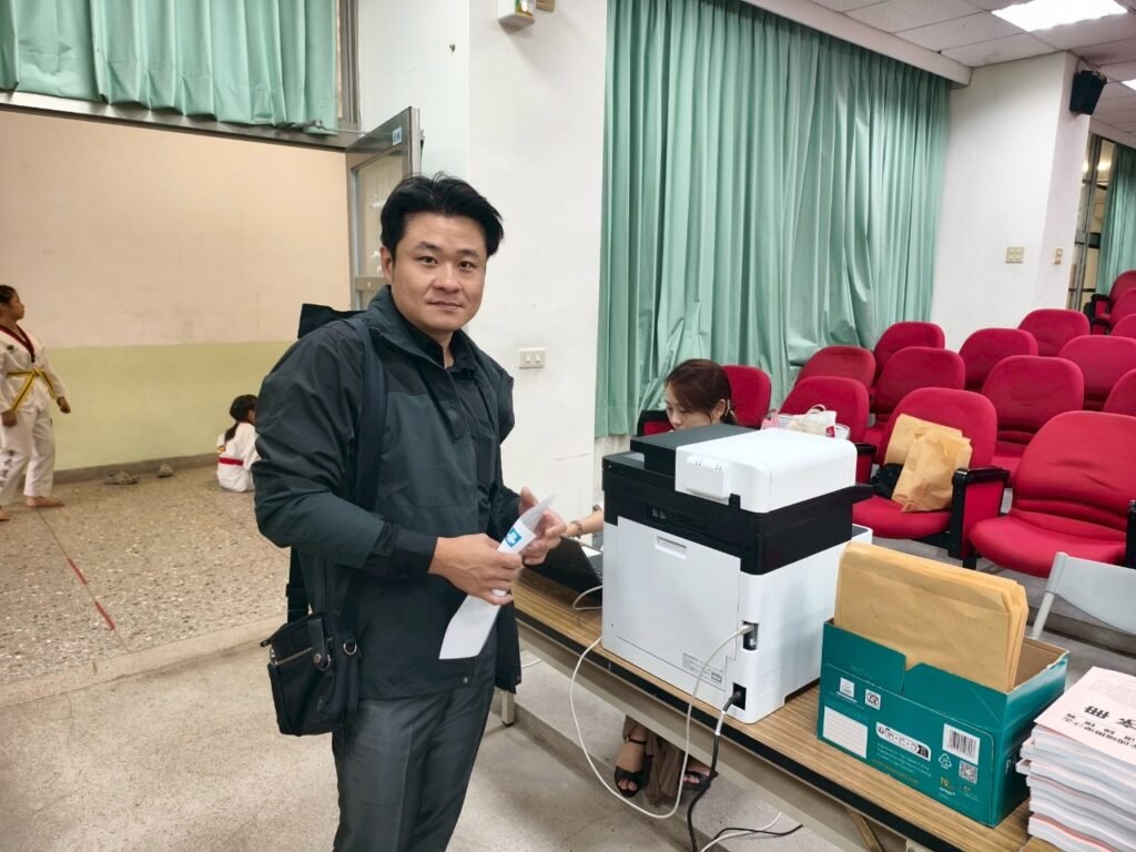 業務部吳經理親自前往比賽現場，視察科宇提供之列表機實際使用狀況