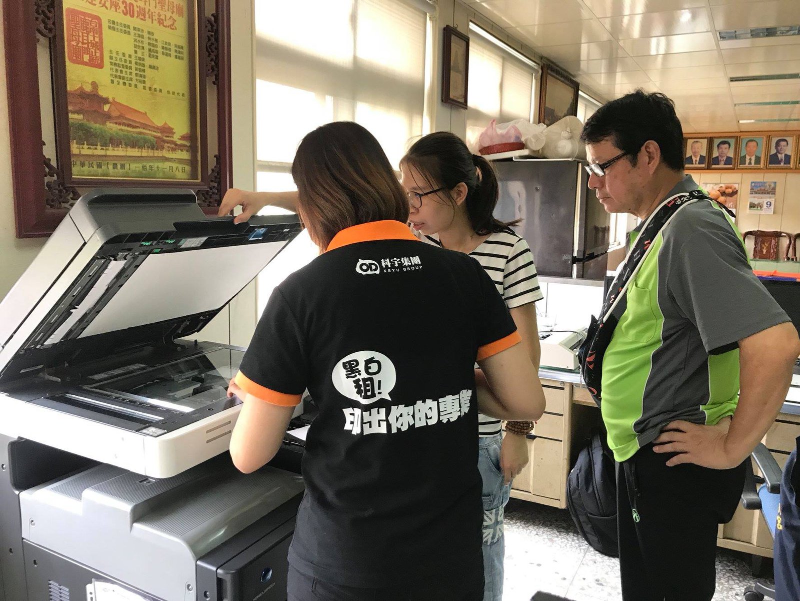 科宇工程師在企業現場協助設備維護